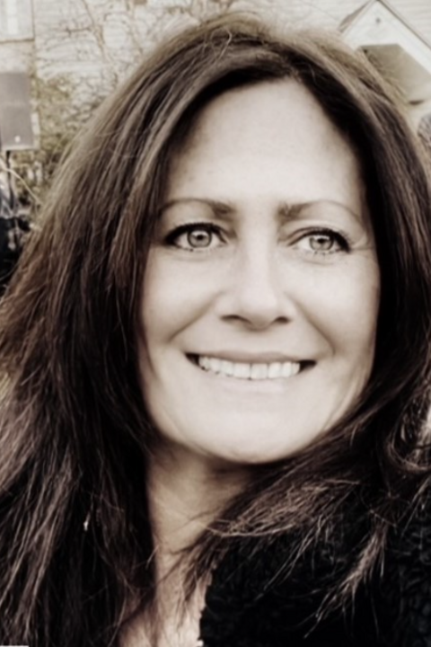 Nicole Neville Headshot
